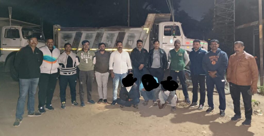 अवैध वाळू वाहतूक करणाऱ्या वाहनाविरुद्ध स्थानिक गुन्हे शाखेची कारवाई दोन ढंपरसह मुद्देमाल जप्त