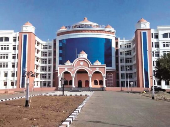 अहमदनगर बार असोसिएशन वकील संघटनेच्या अध्यक्षपदी ॲड.संजय पाटील तर उपाध्यक्षपदी ॲड.राजाभाऊ शिर्के यांची निवड