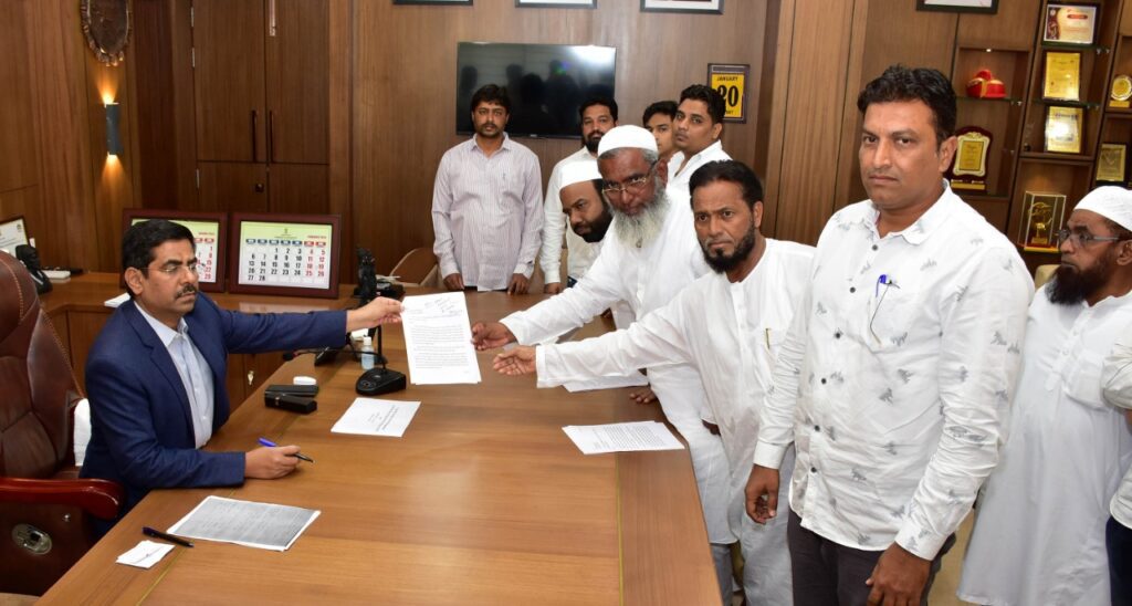 कायदा सुव्यवस्था बिघडवणाऱ्यावर कायदेशीर कारवाई करण्याची मुस्लिम समाजाची मागणी