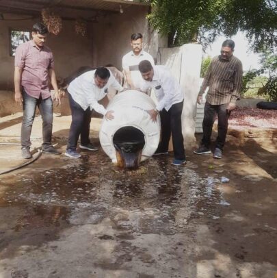 नगर तालुका पोलीस स्टेशन हद्दीत गावठी हातभट्टी ठिकाणांवर एलसीबीचे छापे पाच जणांवर गुन्हे दाखल; एलसीबीने टाकला छापा मात्र नगर तालुका पोलिस करतात तरी काय? नागरिकांमध्ये चर्चा