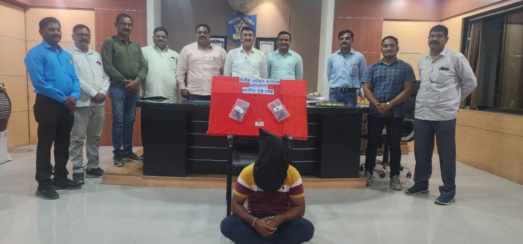 दोन गावठी कट्टे व जिवंत काडतूस जवळ बाळगणाऱ्यास एलसीबीने केले जेरबंद