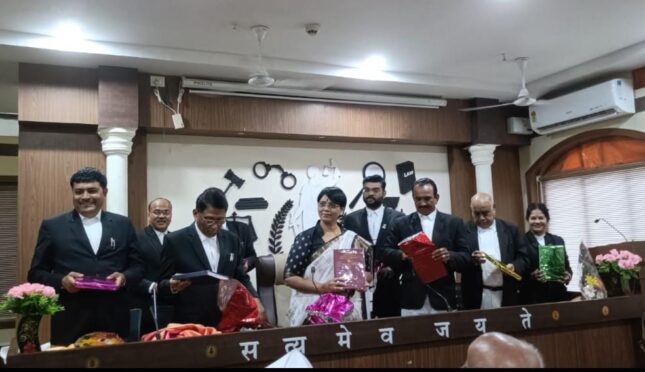 “ॲडव्होकेट डायरी ही वकिलांची ओळख आणि परंपरा”- प्रधान जिल्हा व सत्र न्यायाधीश अंजू शेंडे..अहमदनगर लॉयर्स को-ऑप. सोसायटीतर्फे 2026 च्या नूतन डायरीचे प्रकाशन