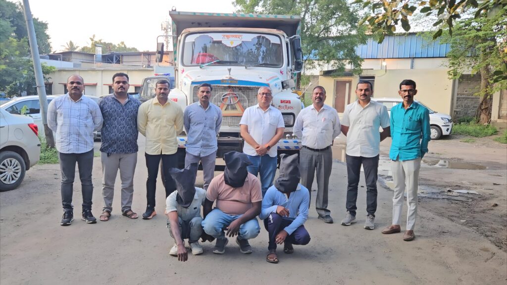तहसील मधील डंपर चोरी प्रकरणी तिघे आरोपी ताब्यात स्थानिक गुन्हे शाखेची दमदार कारवाई
