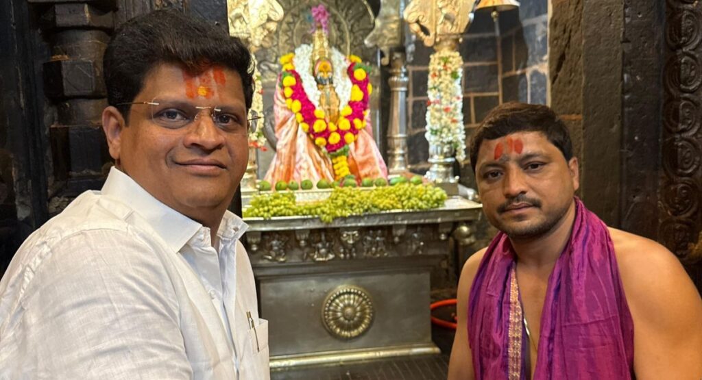 उपमहापौर धनंजय जाधव यांची तुळजा भवानी चरणी भावपूर्ण हजेरी..शहराच्या सुख-समृद्धीसाठी केली प्रार्थना!
