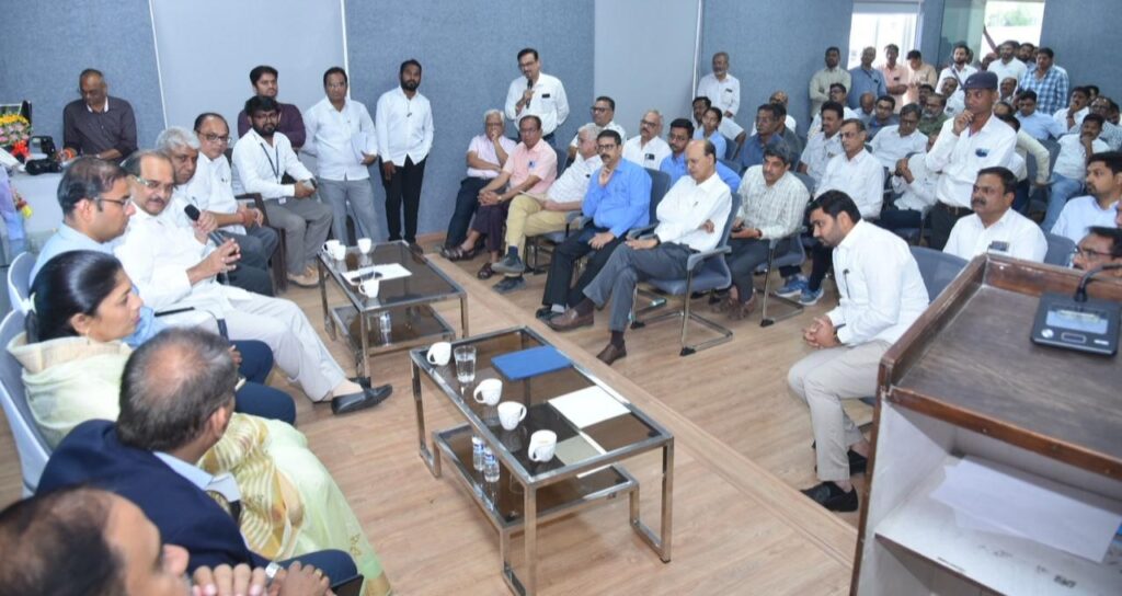 ЁЯФердЧреЕрд╕ рдЯрдВрдЪрд╛рдИрдЪрд╛ рд╕реНрдлреЛрдЯрдХ рдореБрджреНрджрд╛ рдЙрдкрд╕реНрдерд┐рдд рдЙрджреНрдпреЛрдЧ рдЕрдбрдЪрдгреАрдд..рдЧреЕрд╕ рд╡рд┐рддрд░рдгрд╛рддреАрд▓ рддреНрд░реБрдЯреА рддрд╛рддреНрдХрд╛рд│ рджреВрд░ рдХрд░рд╛ рдкрд╛рд▓рдХрдордВрддреНрд░реА рд░рд╛рдзрд╛рдХреГрд╖реНрдг рд╡рд┐рдЦреЗ рдпрд╛рдВрдЪреЗ рд╕реНрдкрд╖реНрдЯ рдирд┐рд░реНрджреЗрд╢ рдЕрдиреНрдпрдерд╛…