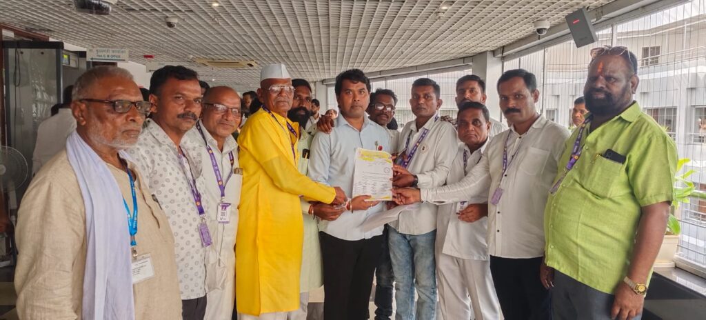अण्णाभाऊ साठे पुरस्कारप्राप्त व्यक्तींच्या मानधनाचा प्रश्न अखेर सुटणार? ‘अ.ब.क.ड’ उपवर्गीकरणाच्या अंमलबजावणीसाठी अहिल्यानगर सकल मातंग समाज थेट मंत्रालयात.. लवकरच अहिल्यानगर मध्ये सकल मातंग समाज भव्य मेळावा होणार आमदार अमित गोरखे