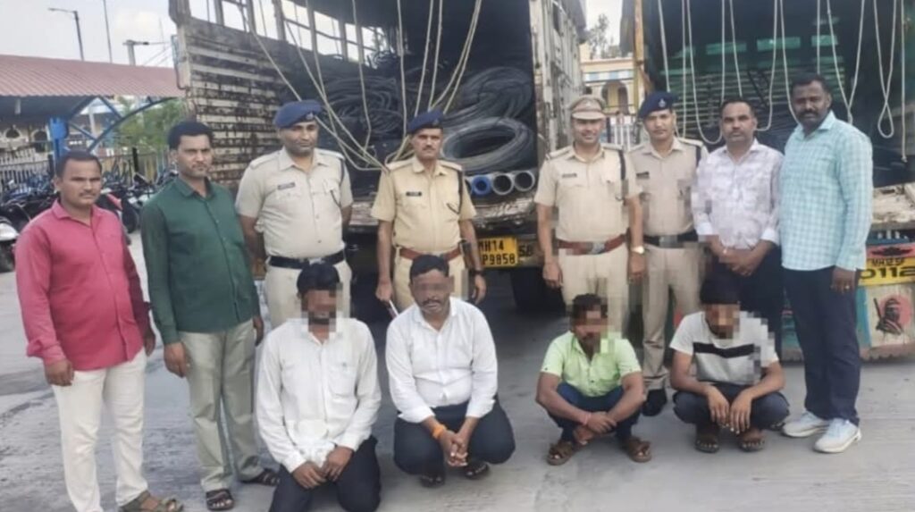 भारतीय रेल्वे सिग्नलिंग सामग्री जप्त..तब्बल ११ लाखांच्या मुद्देमालासह ४ जण पोलिसांकडून गजाआड रेल्वेचा मोठा घातपात टळला..