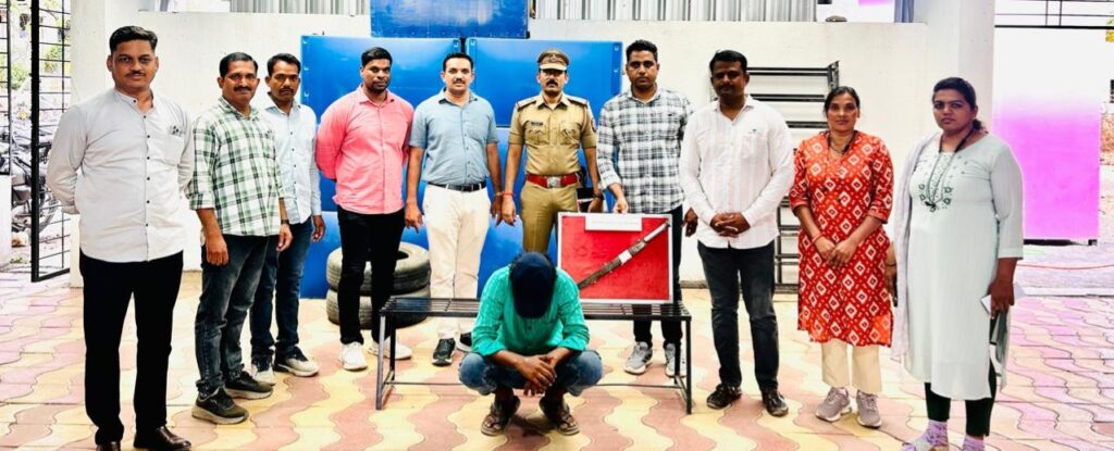 भरदिवसा हातात तलवार घेऊन घातपाताच्या तयारीत फिरणारा सराईत गुन्हेगार गजाआड..तोफखाना पोलिसांची थरारक कारवाई..!