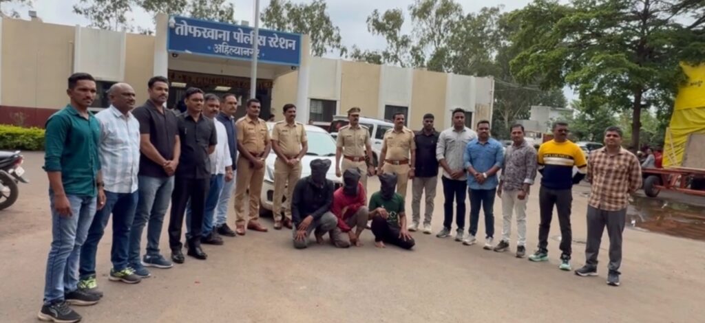 तब्बल ३१ लाखांचे ड्रग्ज,खेळण्यातील पिस्तूल आणि मुखवटे जप्त तोफखाना पोलिसांनी उधळला ‘या’ टोळीचा मोठा कट!