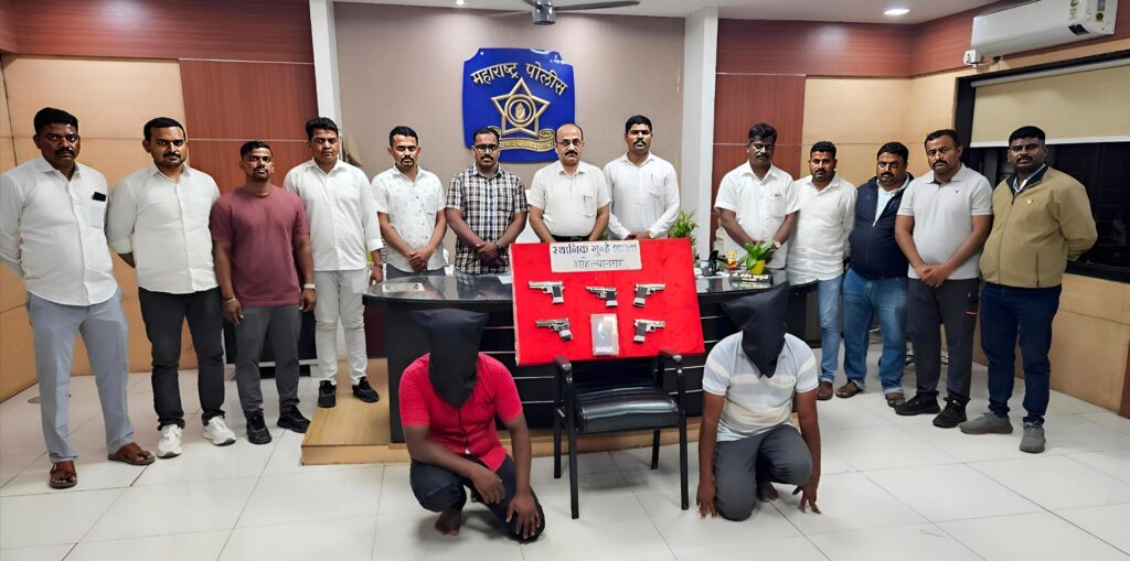 अहिल्यानगरमध्ये खळबळ..! स्कोडा कारमधून चालली होती भयंकर डील;मोक्का लागलेला ‘तो’ कुख्यात गुंड ५ गावठी कट्ट्यांसह ‘एलसीबी’ ने केला जेरबंद..
