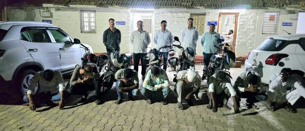 ‘त्या’ हायप्रोफाईल जुगार अड्ड्यावर ‘एलसीबी’ चा छापा; ८ जुगाऱ्यांच्या मुसक्या आवळल्या, साडेतीन लाखांचा मुद्देमाल जप्त..!