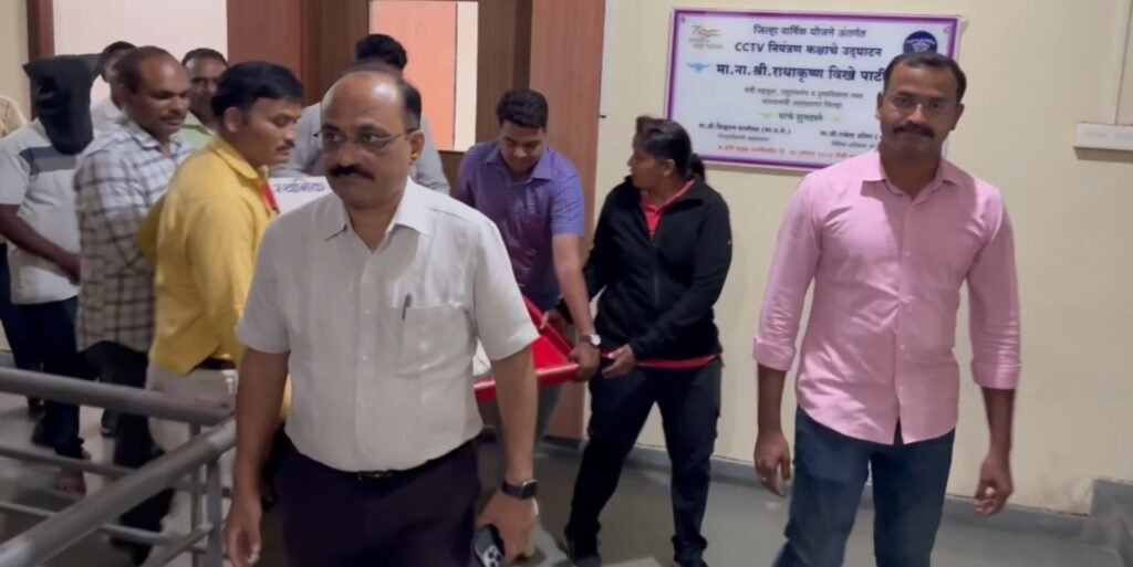 पैशांच्या पावसाचं भयानक गुपित उघड..! बंद खोलीत जिन्याखाली सापडल्या 18 हजार बनावट नोटा;1 कोटींच्या मुद्देमालासह LCB ने तिघांना ठोकल्या बेड्या,पाहा थरार..!