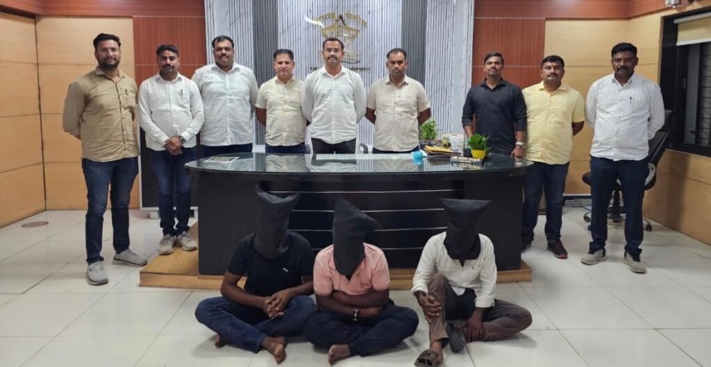 माहिती देतो का पोलिसांना?” थेट पाठीत झाडली गोळी अन् कुऱ्हाडीने केले वार..थरारक हत्येच्या प्रयत्नातील ३ आरोपी LCB कडून अटकेत..! 